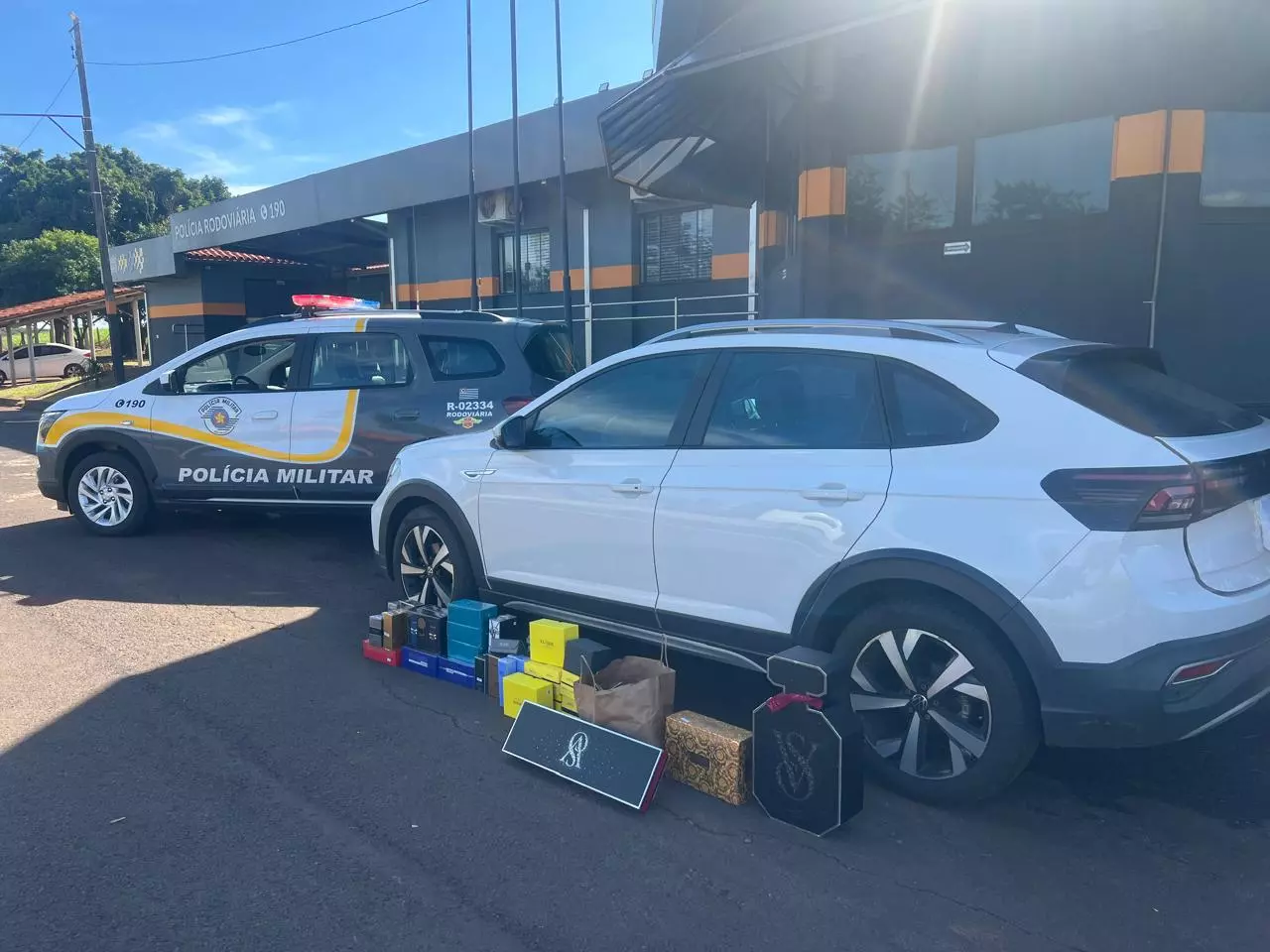 Dupla é detida com produtos do Paraguai em veículo abordado na SP-270 em Ourinhos